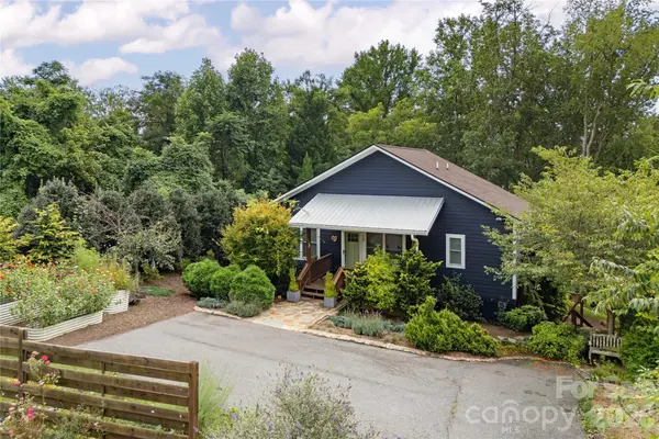12 Twig LN, Asheville, NC 28803