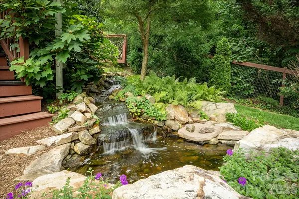 12 Twig LN, Asheville, NC 28803
