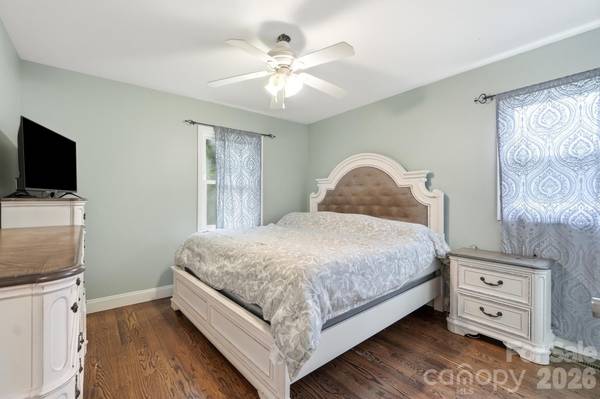 1326 Washington LN, Kannapolis, NC 28083