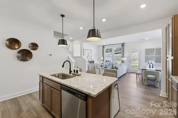 7607 Ethora WAY, Charlotte, NC 28216