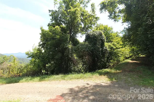 310 High Cliff DR, Waynesville, NC 28786