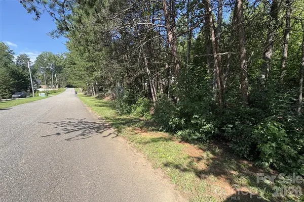 127 S Yadkin River RD, Statesville, NC 28625