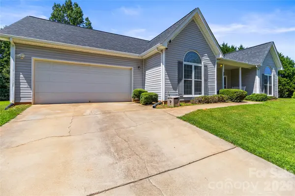 413 Summer Ridge RD, Stanley, NC 28164