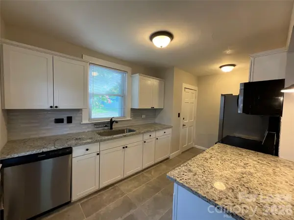 3820 Freedom DR, Charlotte, NC 28208