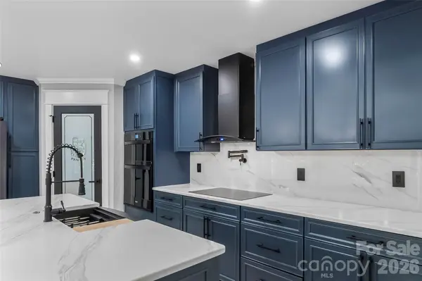 276 Coopers DR, Hendersonville, NC 28739
