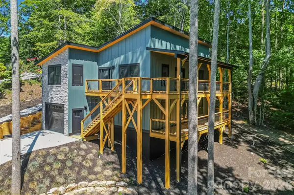 276 Coopers DR, Hendersonville, NC 28739