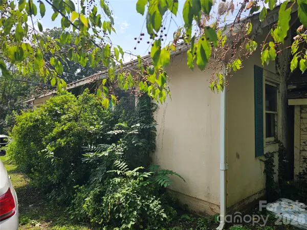 504 NW Hospital AVE, Lenoir, NC 28645