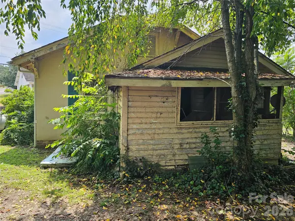 504 NW Hospital AVE, Lenoir, NC 28645