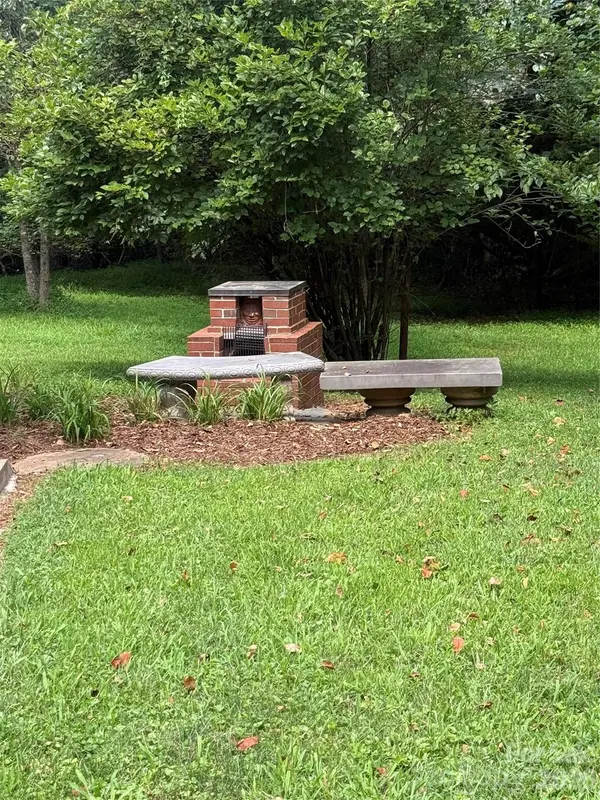 2015 39th AVE NE, Hickory, NC 28601