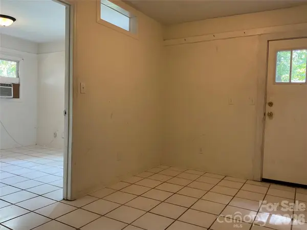 827 Forest ST, Hendersonville, NC 28739