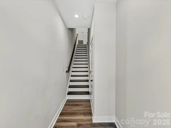324 Yorkshire DR, Charlotte, NC 28217