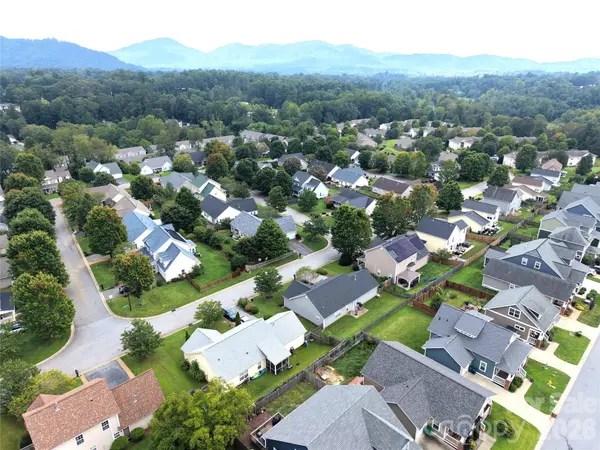 15 Hyde Park PL, Arden, NC 28704