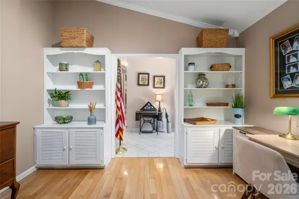 10 Surrey RUN, Hendersonville, NC 28791