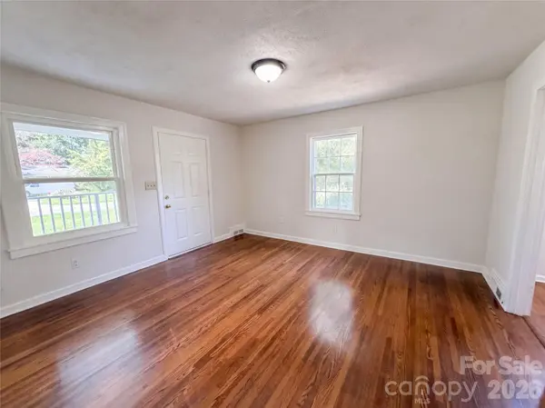 1006 Peachtree RD, Charlotte, NC 28216