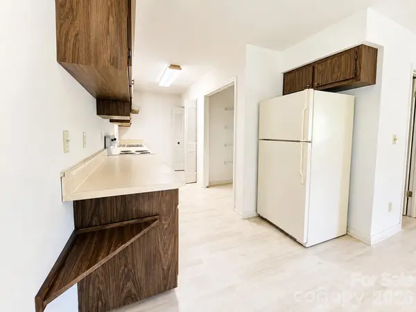 116 Falling Waters RD #3, Hendersonville, NC 28792