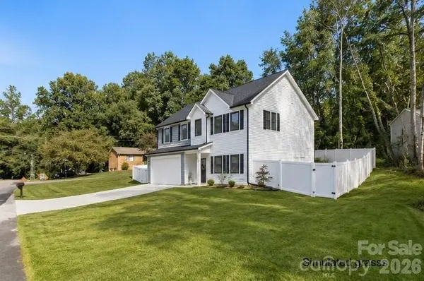 4147 2nd ST NE, Hickory, NC 28601