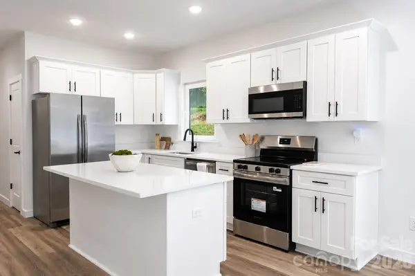 4147 2nd ST NE, Hickory, NC 28601