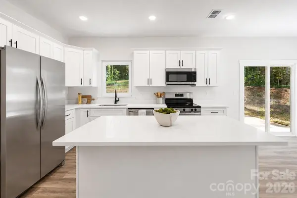 4147 2nd ST NE, Hickory, NC 28601