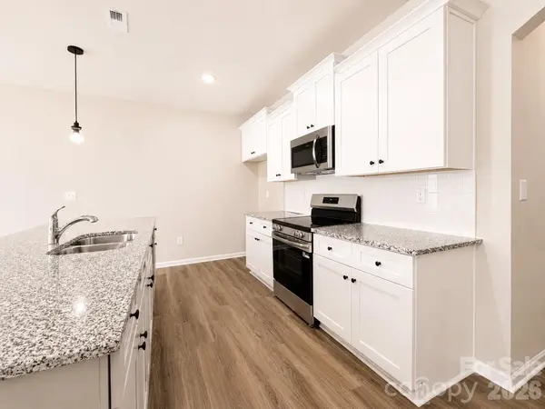 3048 Aberleaf LN, Charlotte, NC 28227