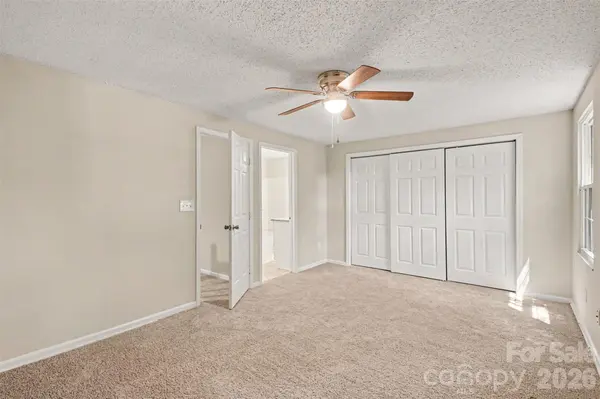 5912 Bayswater LN, Charlotte, NC 28212