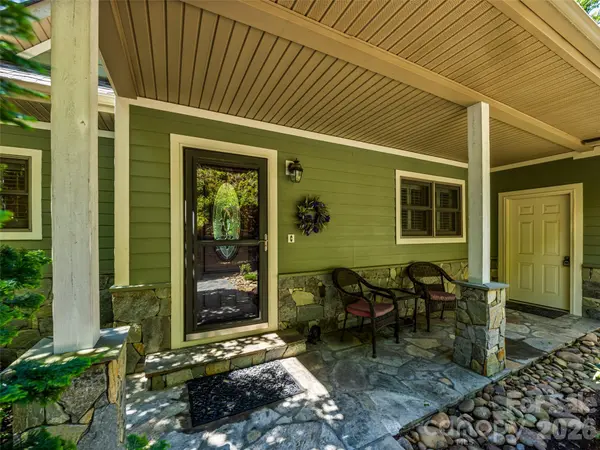 38 Mountain Crest DR, Hendersonville, NC 28739