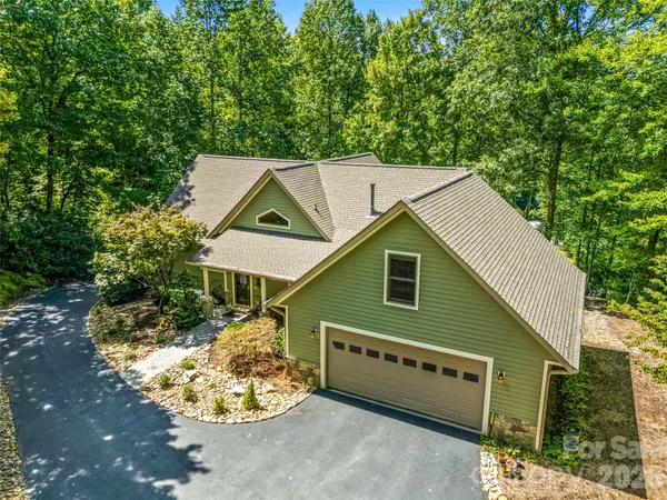 38 Mountain Crest DR, Hendersonville, NC 28739