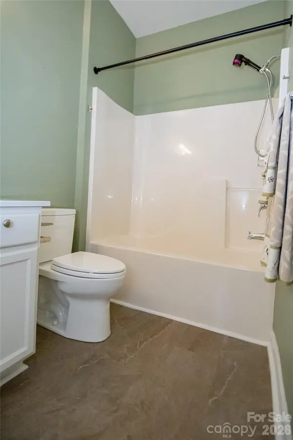 105 E Commons DR, Morganton, NC 28655