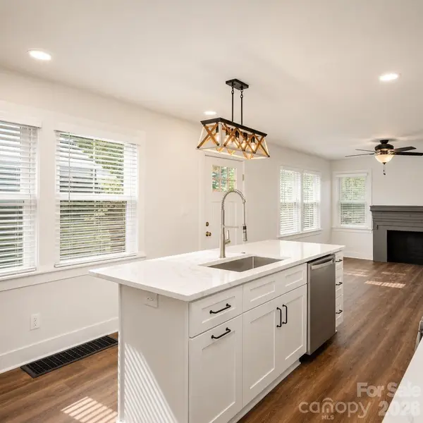 2104 St Mark ST, Charlotte, NC 28216