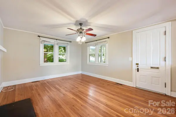441 8th Avenue DR NW, Hickory, NC 28601