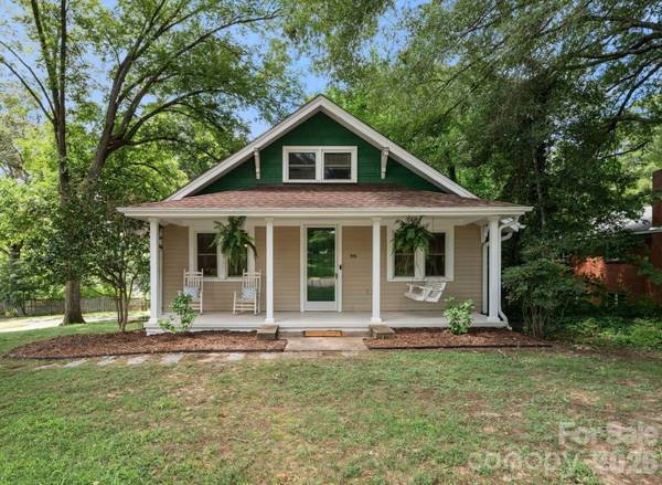 441 8th Avenue DR NW, Hickory, NC 28601