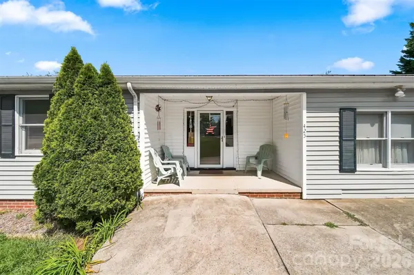 425 Heritage Farm RD, Hickory, NC 28601