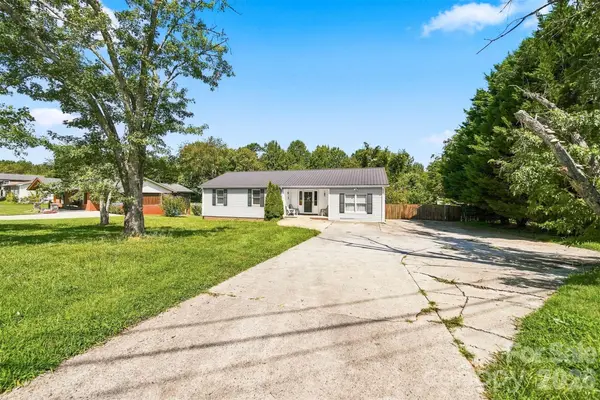 425 Heritage Farm RD, Hickory, NC 28601