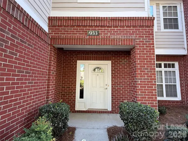 933 Central Park CIR, Davidson, NC 28036