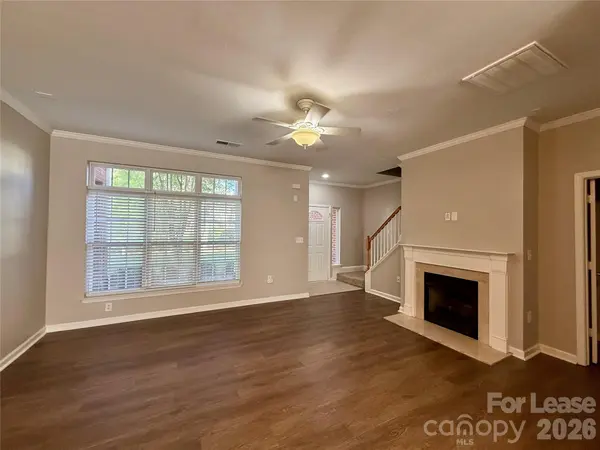 933 Central Park CIR, Davidson, NC 28036