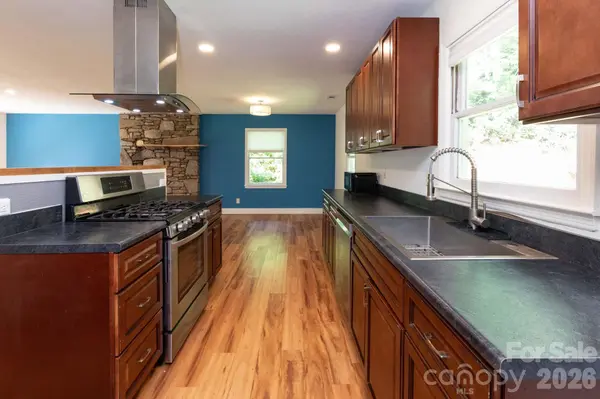 1009 Sharon Ridge RD, Fairview, NC 28730