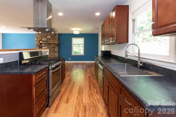 1009 Sharon Ridge RD, Fairview, NC 28730