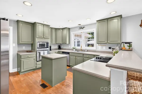 153 Folkstone RD, Mooresville, NC 28117