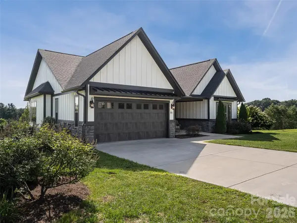 46 Solomia DR, Mills River, NC 28759