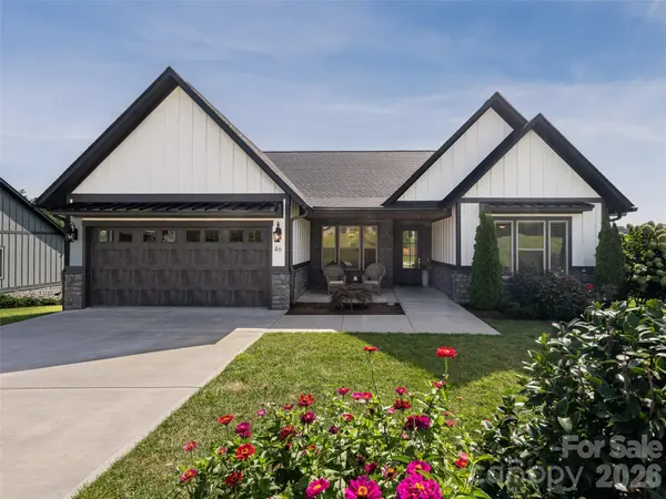 46 Solomia DR, Mills River, NC 28759