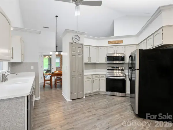 4 Tisha LN, Hendersonville, NC 28739