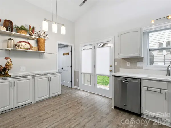 4 Tisha LN, Hendersonville, NC 28739