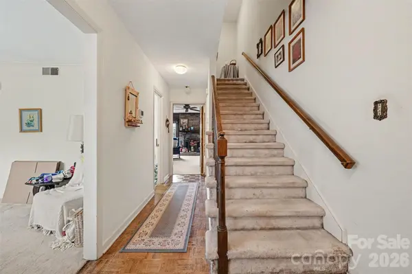 6869 Dumbarton DR, Charlotte, NC 28210