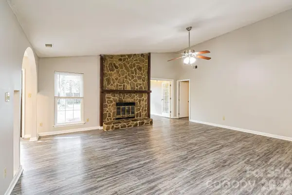 6701 Woodthrush DR, Charlotte, NC 28227
