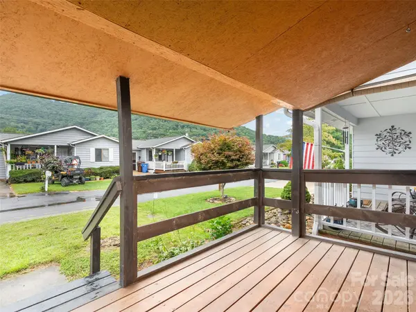 94 Market ST, Maggie Valley, NC 28751
