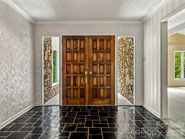 175 Robinhood RD, Asheville, NC 28804