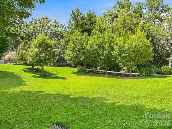 5 Amelia CT, Arden, NC 28704