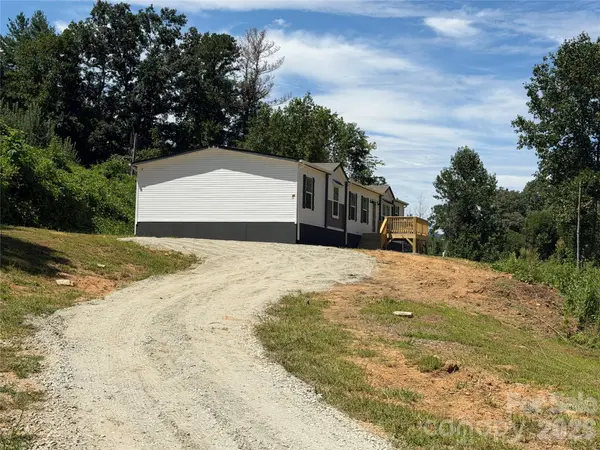 66 Neely DR, Hendersonville, NC 28792