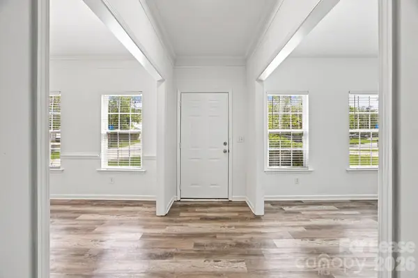 1748 Chinchester LN, Charlotte, NC 28270