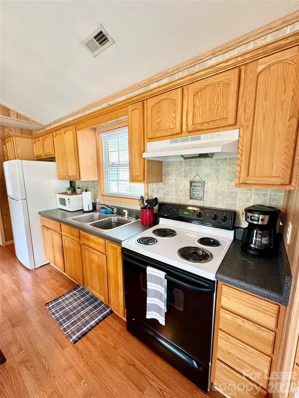 188 Uptons Landing RD, Marion, NC 28752