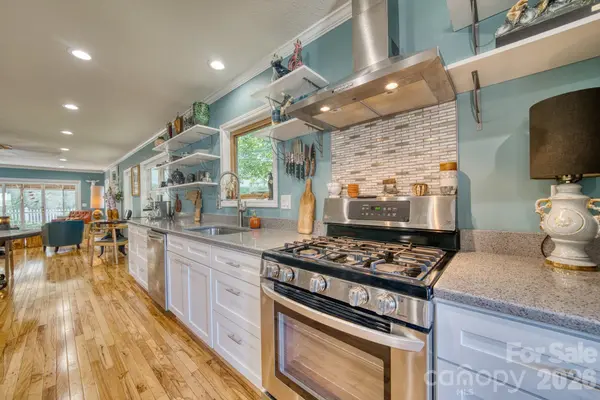 130 Exeter CT, Hendersonville, NC 28791